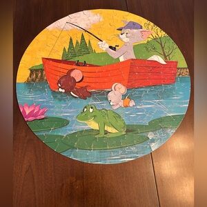 Vintage 1972 round 125 pce Tom and Jerry puzzle. Metro Goldwin cartoon art.